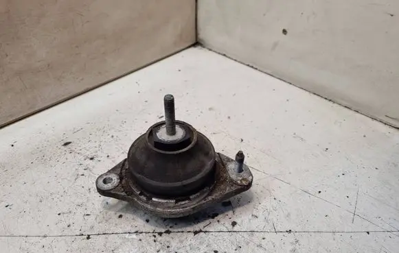 Engine mount bracket