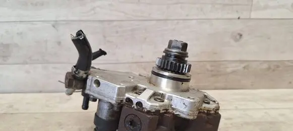 Mercedes-Benz B W245 Fuel injection high pressure pump A6400700701 0445010120