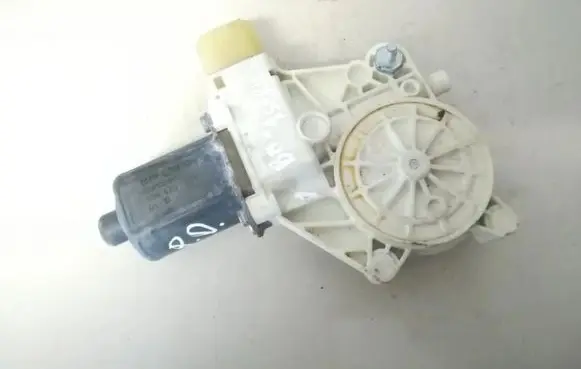 BMW 1 E81 E87 Front door window regulator motor 6927028 0130822227
