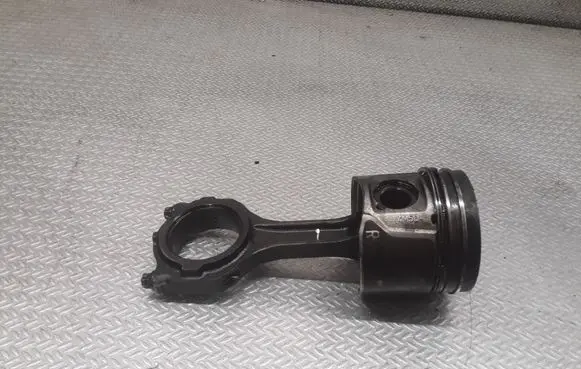 Ford Focus C-MAX Piston with connecting rod 