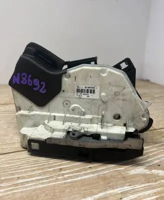 Skoda Octavia Mk3 (5E) Front door lock 5E1837016 A097476