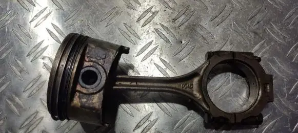 Mitsubishi Galant Piston with connecting rod
