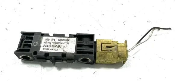 Nissan Micra Airbag deployment crash/impact sensor 0285003023 98582AX00A 101802