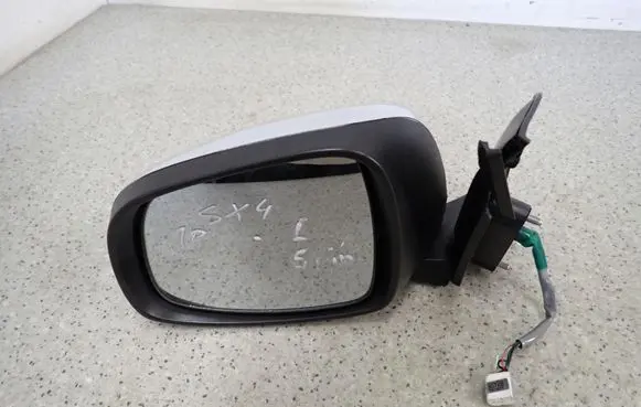 Suzuki SX4 Front door electric wing mirror