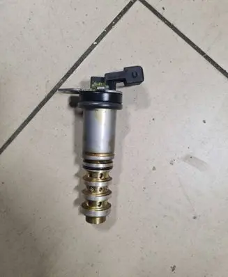 BMW 7 F01 F02 F03 F04 Camshaft vanos timing valve 7561265 11368605123