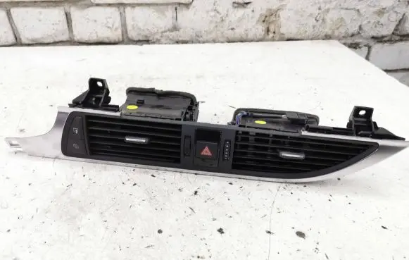Audi A6 C7 Dash center air vent grill 4G1820951
