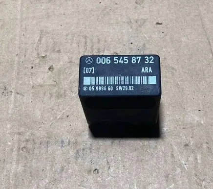 Mercedes-Benz E W124 Fuel pump relay 0065458732 05999660 SW2992