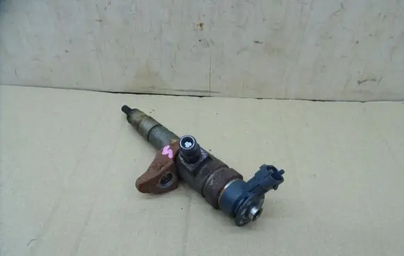 Fuel injector