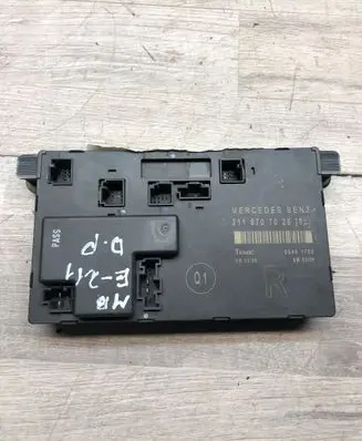 Mercedes-Benz E W211 Door control unit/module 2118707026 00401702