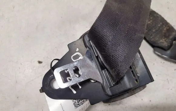 Nissan Primera Rear seatbelt 560053152