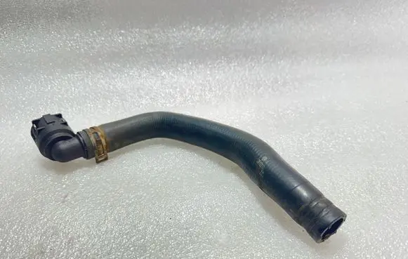 Volkswagen PASSAT B6 Engine coolant pipe/hose 3C0122073