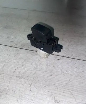 Nissan X-Trail T30 Electric window control switch 4729z