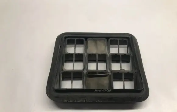 Dodge RAM 1500 DS Quarter panel pressure vent 68158062 68157351
