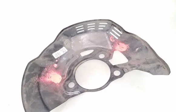 Toyota C-HR I Front brake disc dust cover plate F14R W1862