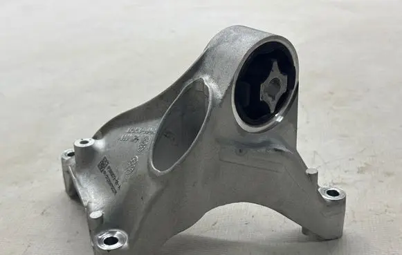 Tesla Model Y Juniper Engine mounting bracket 168307300A