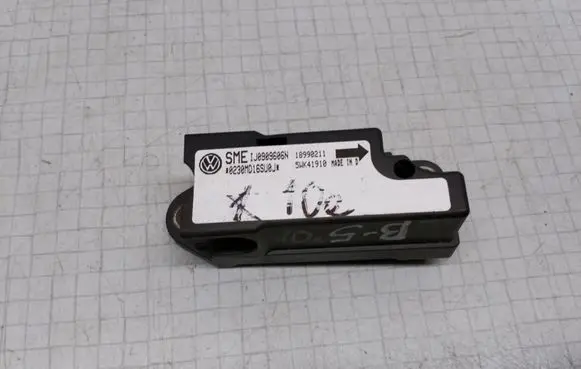 Volkswagen PASSAT B5 Airbag deployment crash/impact sensor 1J0909606N 18990211 5WK41910