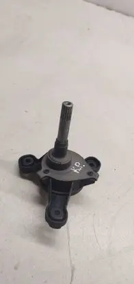 Rear door manual window regulator