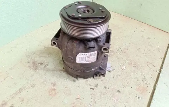 Renault Trafic II (X83) Air conditioning (A/C) compressor (pump) 8200678510