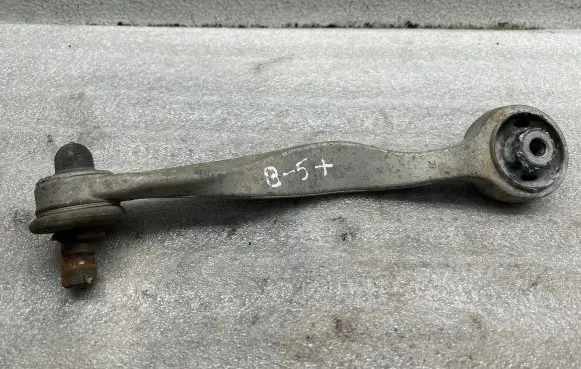 Volkswagen PASSAT B5 Front lower control arm/wishbone