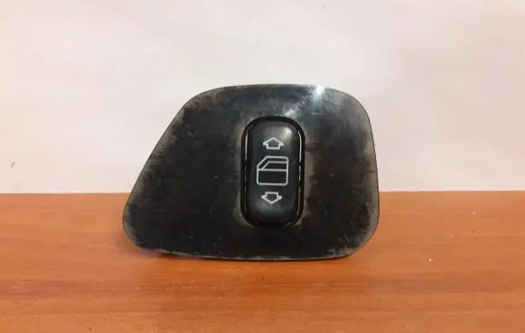 Mercedes-Benz E W210 Electric window control switch 2108208210 9183