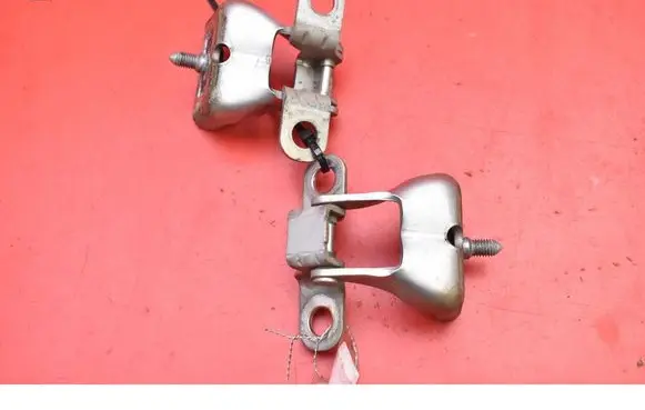 Tailgate/trunk/boot hinge