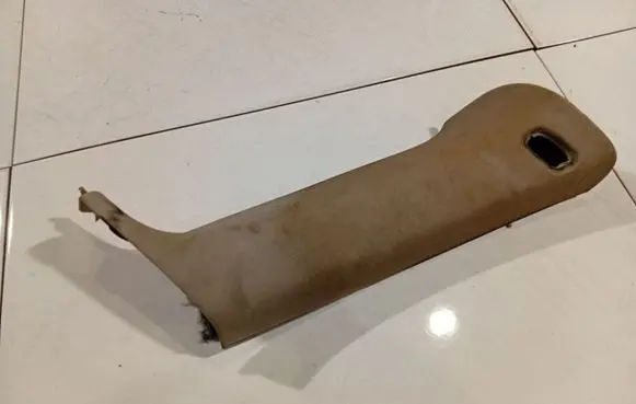 Subaru Legacy (D) pillar trim (bottom) 