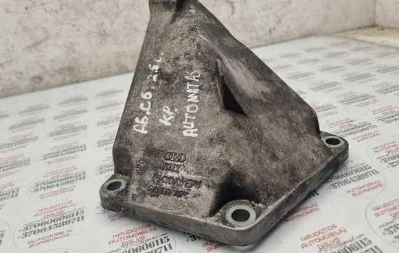 Engine mounting bracket