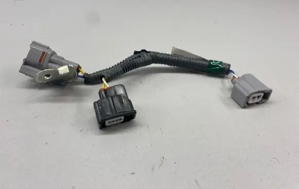 Toyota RAV 4 (XA50) Fuel injector wires 8212833010