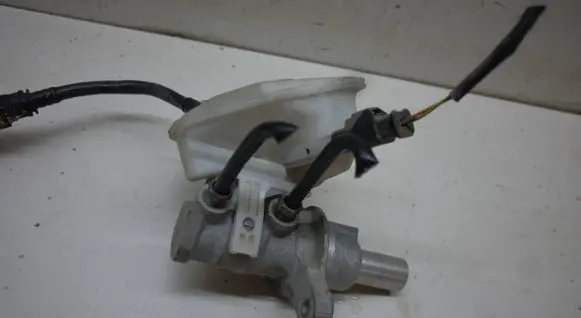 Citroen C4 II Master brake cylinder 0204051007 9680931580