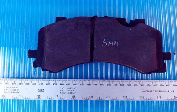 Audi Q7 4M Brake pads (front) 4M0615116
