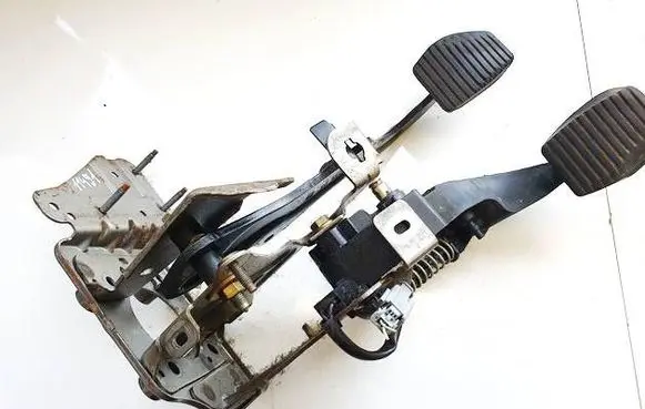 Peugeot 307 Clutch pedal 9653940880