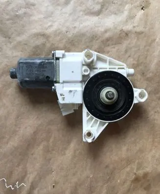 Mercedes-Benz GLE (W166 - C292) Front door window regulator motor 0130822754