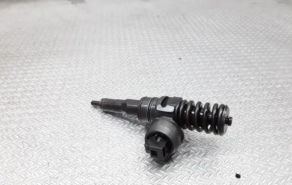 Audi A4 S4 B6 8E 8H Fuel injector 038130073BA