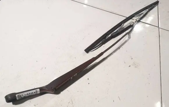 Volkswagen PASSAT B5 Front wiper blade arm 