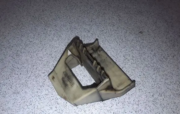 BMW 5 E39 Radiator mount bracket 17112247895 2247895