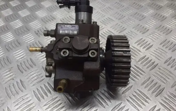 Ford Focus Fuel injection high pressure pump 0445010102