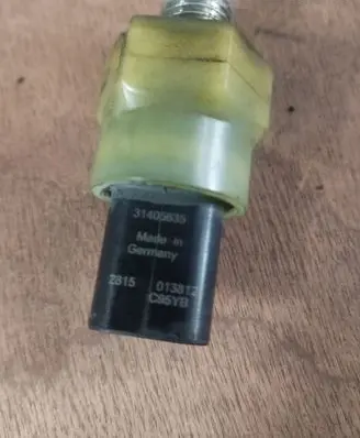 Volvo V40 Oil pressure sensor 31405635