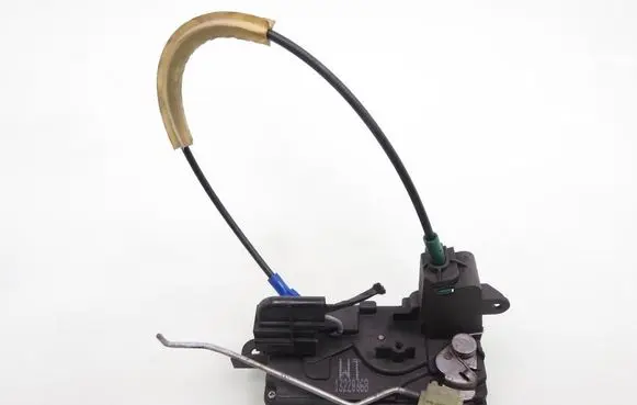 Opel Zafira B Front door lock 13220368