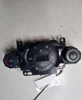 Ford Fiesta Climate control unit 8A6T18C612