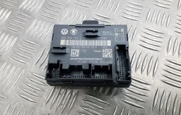 Skoda Superb B6 (3T) Door control unit/module 7N0959792A