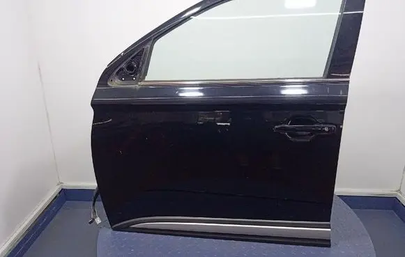 Mitsubishi Outlander Front door