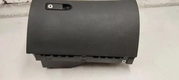 Glove box