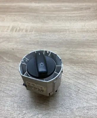 Skoda Octavia Mk2 (1Z) Light switch 1Z0941431C