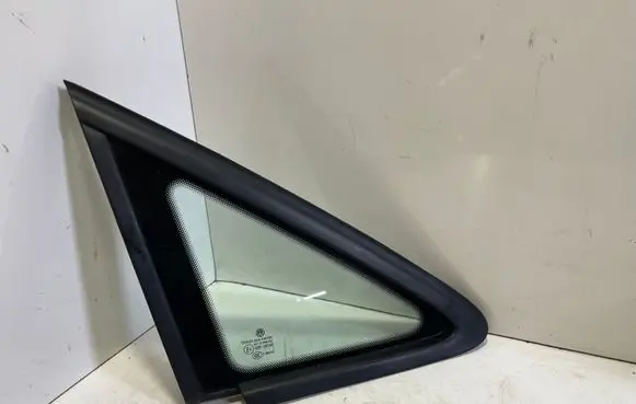 Volkswagen Touran I Front door vent window glass four-door 43R00048