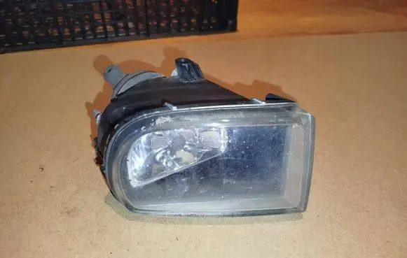 Toyota Avensis T220 Front fog light 8122005050 1NA23800101