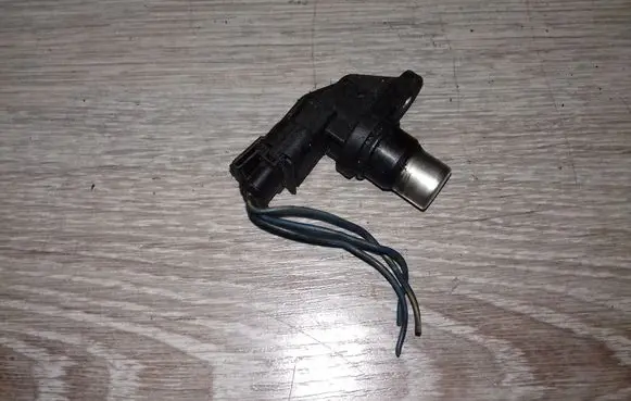 Volvo V70 Camshaft position sensor 0232103033 8631533
