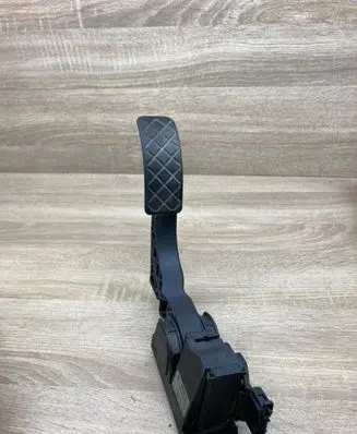 Skoda Fabia Mk1 (6Y) Accelerator throttle pedal 6Q1721503 0281002378