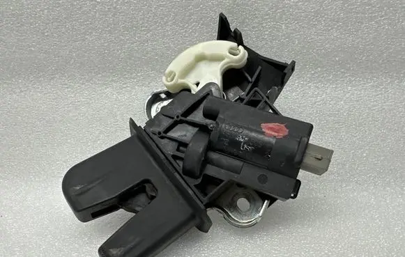 Volkswagen PASSAT B7 Tailgate/trunk/boot lock/catch/latch 4F5827505D