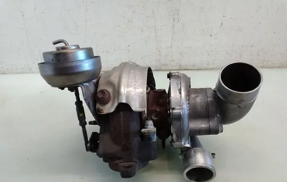 Toyota Avensis T250 Turbo 06071300637 172010R020