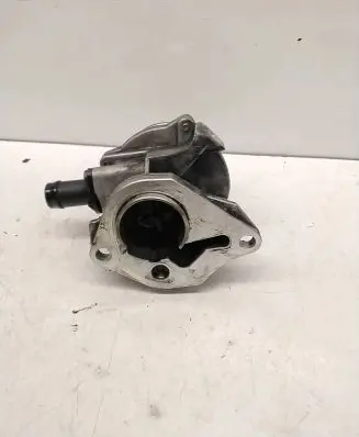 Nissan Juke I F15 Vacuum pump